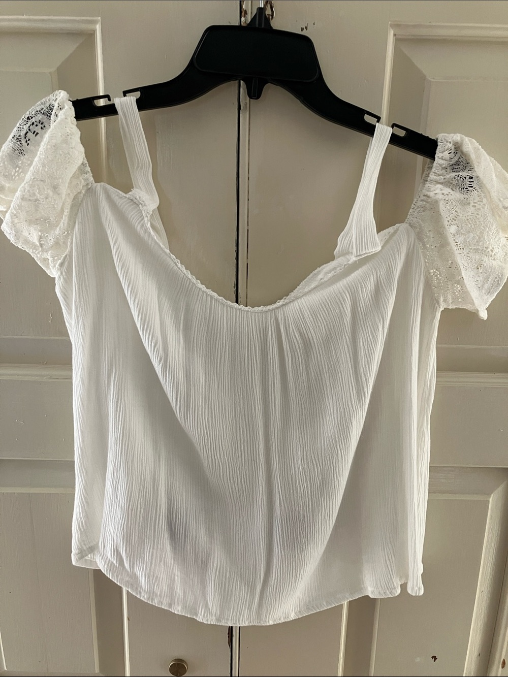 Jolt White Off-Shoulder Lace Sleeve Camisole